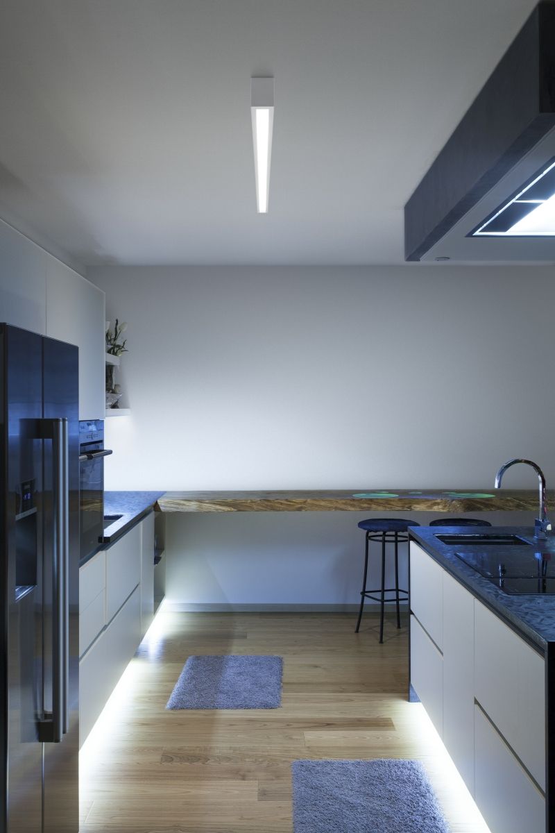 Italian linear lighting for kitchens and dining rooms - Modelight - picture 3
